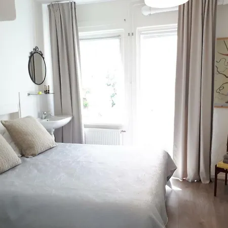 Tiny Monumental House In Down Town Apartment *