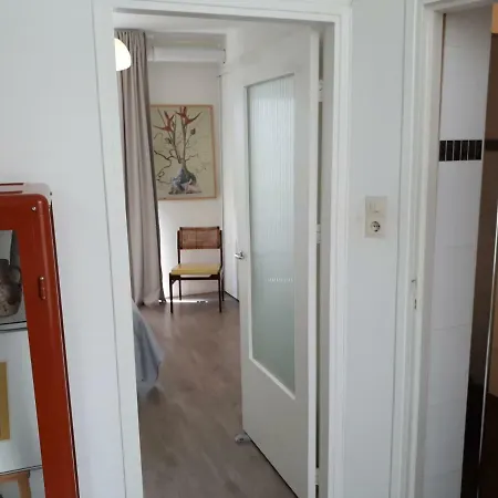 Tiny Monumental House In Down Town Apartment